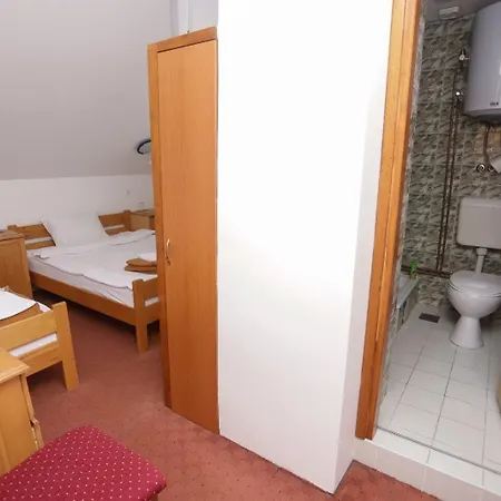 Restora Tocak Bed & Breakfast *