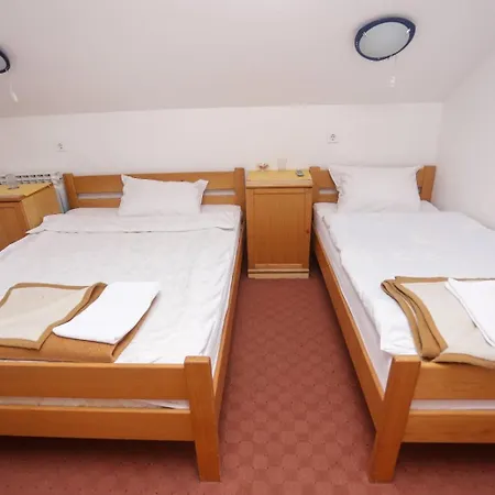 Restora Tocak Bed & Breakfast *